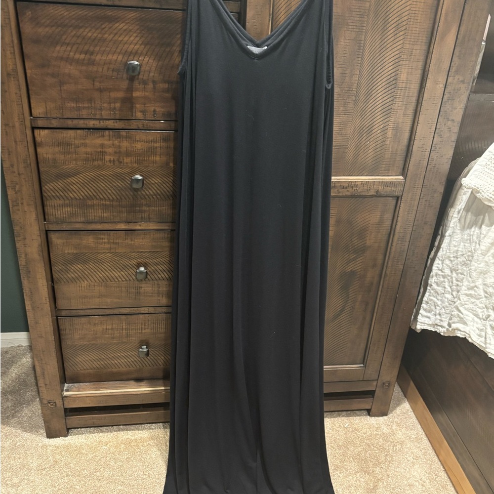 Skivys Goddess Gown in black